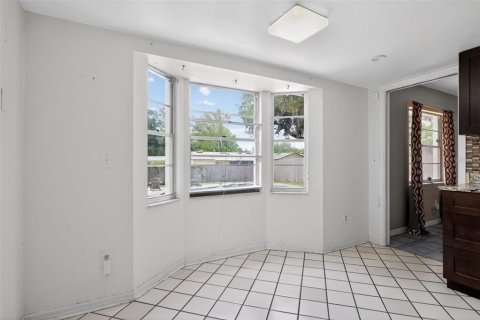 House in Longwood, Florida 4 bedrooms, 180.88 sq.m. № 2210406 - photo 8