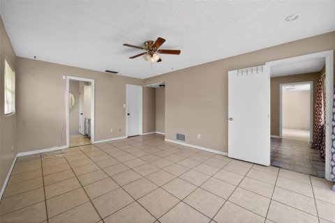 House in Longwood, Florida 4 bedrooms, 180.88 sq.m. № 2210406 - photo 14