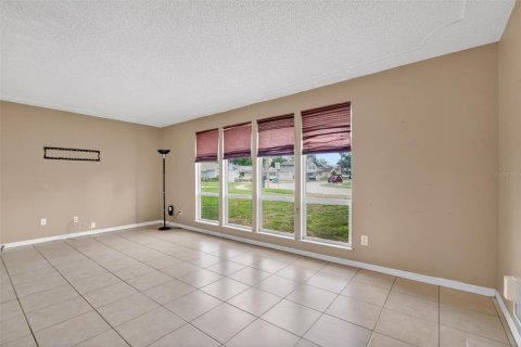 House in Longwood, Florida 4 bedrooms, 180.88 sq.m. № 2210406 - photo 5