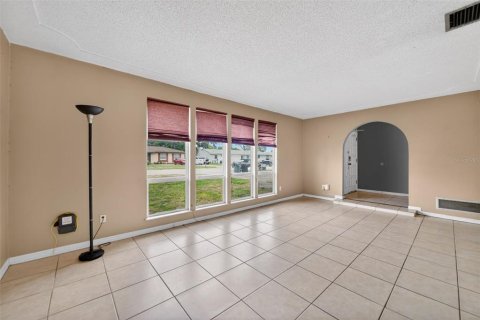 House in Longwood, Florida 4 bedrooms, 180.88 sq.m. № 2210406 - photo 4