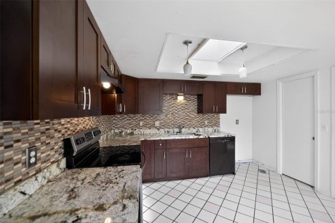 House in Longwood, Florida 4 bedrooms, 180.88 sq.m. № 2210406 - photo 10