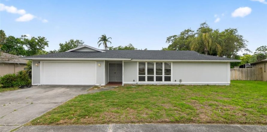 House in Longwood, Florida 4 bedrooms, 180.88 sq.m. № 2210406