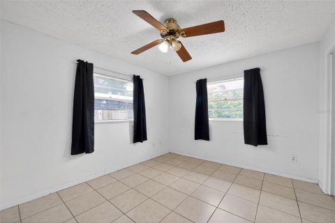 House in Longwood, Florida 4 bedrooms, 180.88 sq.m. № 2210406 - photo 21