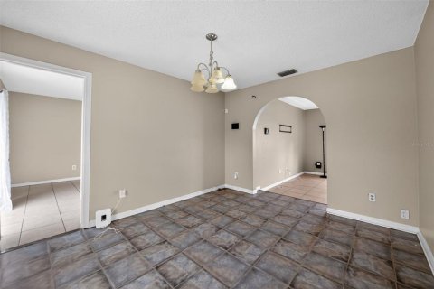 House in Longwood, Florida 4 bedrooms, 180.88 sq.m. № 2210406 - photo 6