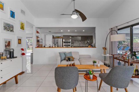 Casa en venta en Orlando, Florida, 3 dormitorios, 176.14 m2 № 1913230 - foto 10