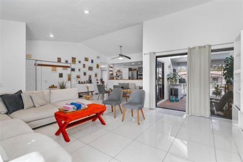 Casa en venta en Orlando, Florida, 3 dormitorios, 176.14 m2 № 1913230 - foto 21