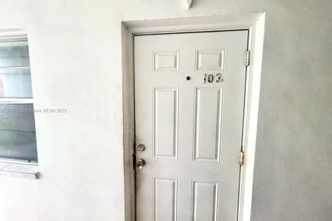 Condo in Lauderhill, Florida, 2 bedrooms  № 1788757 - photo 4
