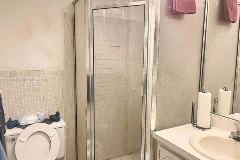 Condo in Lauderhill, Florida, 2 bedrooms  № 1788757 - photo 9