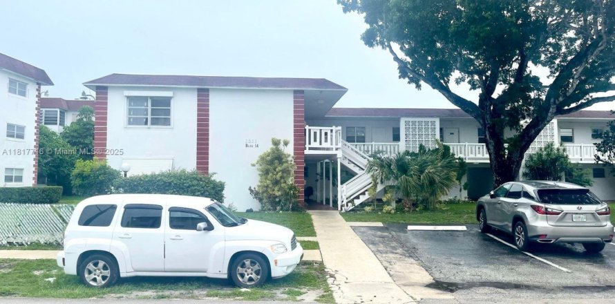 Condo in Lauderhill, Florida, 2 bedrooms  № 1788757
