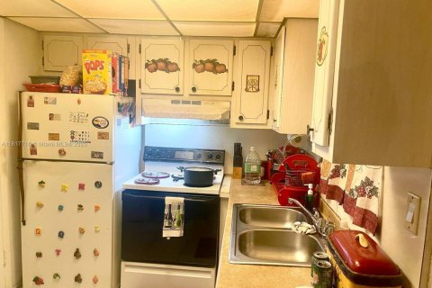 Condo in Lauderhill, Florida, 2 bedrooms  № 1788757 - photo 5