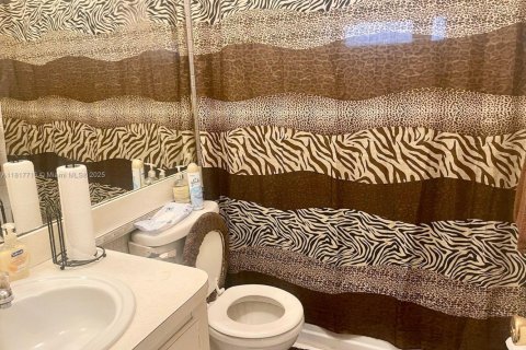 Condo in Lauderhill, Florida, 2 bedrooms  № 1788757 - photo 10