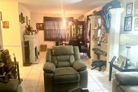 Condo in Lauderhill, Florida, 2 bedrooms  № 1788757 - photo 11