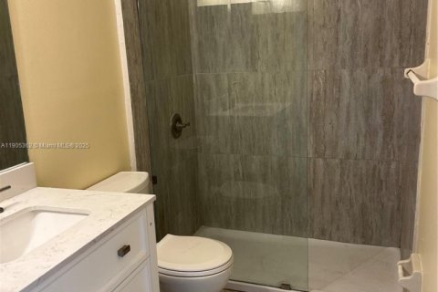 Снять в аренду таунхаус в Уэст-Палм-Бич, Флорида 2 спальни, 71.53м2, № 1956149 - фото 7