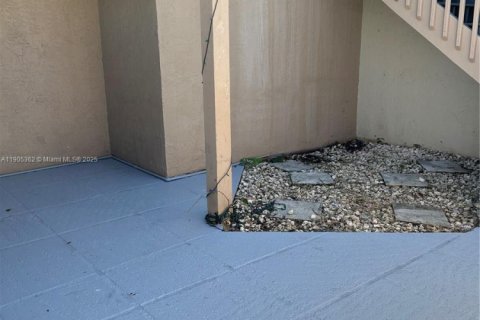 Снять в аренду таунхаус в Уэст-Палм-Бич, Флорида 2 спальни, 71.53м2, № 1956149 - фото 9