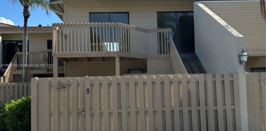 Таунхаус в Уэст-Палм-Бич, Флорида 2 спальни, 71.53м2 № 1956149