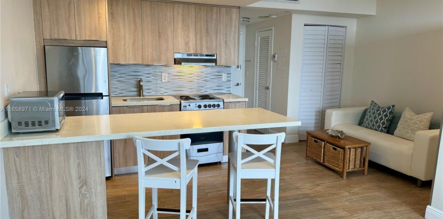 Estudio en el Condominio en Hollywood, Florida № 2034544