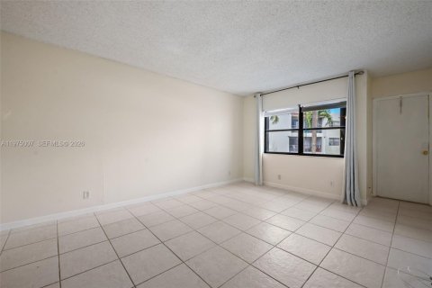 Снять в аренду кондоминиум в Уэстон, Флорида 2 спальни, 102.75м2, № 2041404 - фото 14