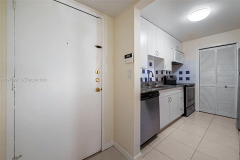 Снять в аренду кондоминиум в Уэстон, Флорида 2 спальни, 102.75м2, № 2041404 - фото 6