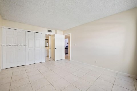 Снять в аренду кондоминиум в Уэстон, Флорида 2 спальни, 102.75м2, № 2041404 - фото 20