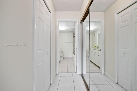 Снять в аренду кондоминиум в Уэстон, Флорида 2 спальни, 102.75м2, № 2041404 - фото 15