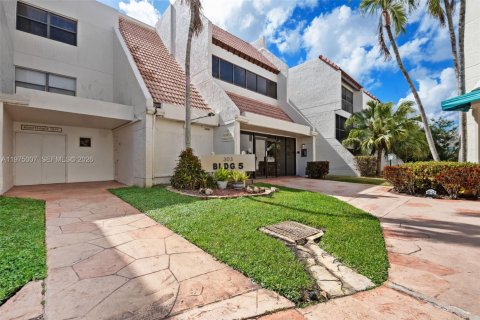 Снять в аренду кондоминиум в Уэстон, Флорида 2 спальни, 102.75м2, № 2041404 - фото 2