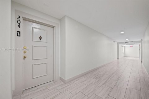 Снять в аренду кондоминиум в Уэстон, Флорида 2 спальни, 102.75м2, № 2041404 - фото 4