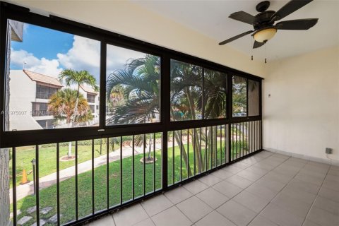 Снять в аренду кондоминиум в Уэстон, Флорида 2 спальни, 102.75м2, № 2041404 - фото 22
