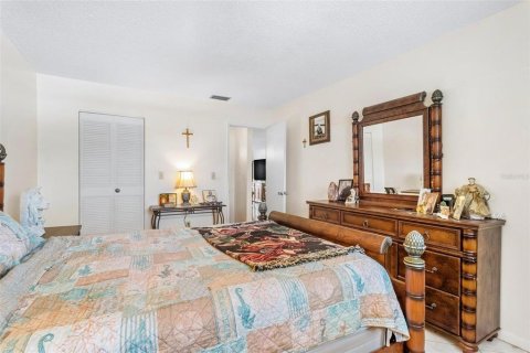 Condo in Gulfport, Florida, 1 bedroom  № 1761937 - photo 15