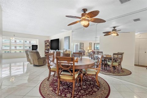 Condo in Gulfport, Florida, 1 bedroom  № 1761937 - photo 10