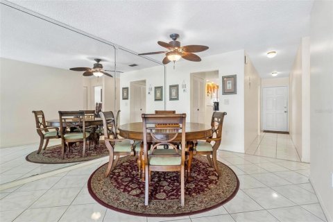 Condo in Gulfport, Florida, 1 bedroom  № 1761937 - photo 11
