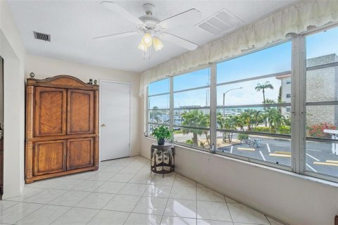 Condo in Gulfport, Florida, 1 bedroom  № 1761937 - photo 8