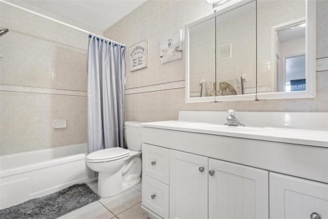 Condo in Gulfport, Florida, 1 bedroom  № 1761937 - photo 17