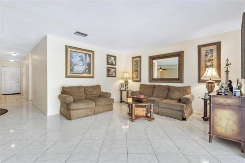 Condo in Gulfport, Florida, 1 bedroom  № 1761937 - photo 4