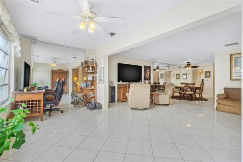 Condo in Gulfport, Florida, 1 bedroom  № 1761937 - photo 6
