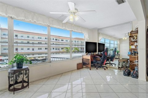 Condo in Gulfport, Florida, 1 bedroom  № 1761937 - photo 5