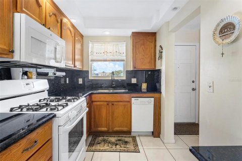 Condo in Gulfport, Florida, 1 bedroom  № 1761937 - photo 12