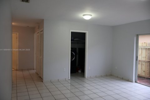 Villa ou maison à louer à Miami, Floride: 3 chambres, 131.55 m2 № 1941422 - photo 7
