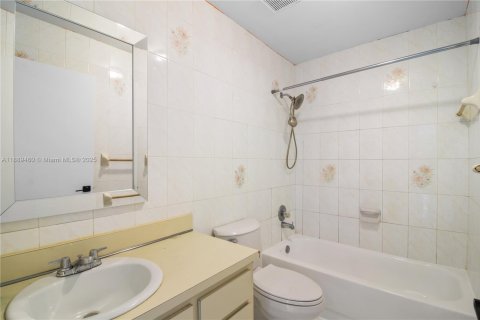 Villa ou maison à louer à Miami, Floride: 3 chambres, 131.55 m2 № 1941422 - photo 15