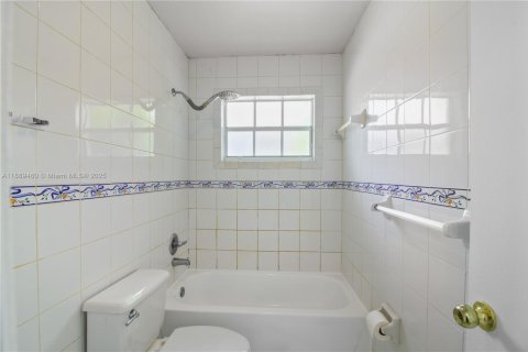 Villa ou maison à louer à Miami, Floride: 3 chambres, 131.55 m2 № 1941422 - photo 21