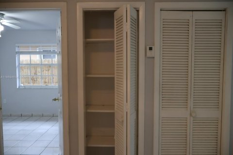 Villa ou maison à louer à Miami, Floride: 3 chambres, 131.55 m2 № 1941422 - photo 10