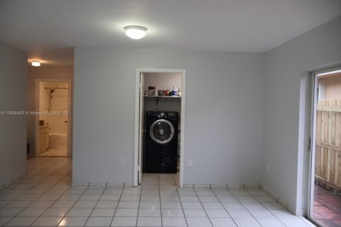 Villa ou maison à louer à Miami, Floride: 3 chambres, 131.55 m2 № 1941422 - photo 8