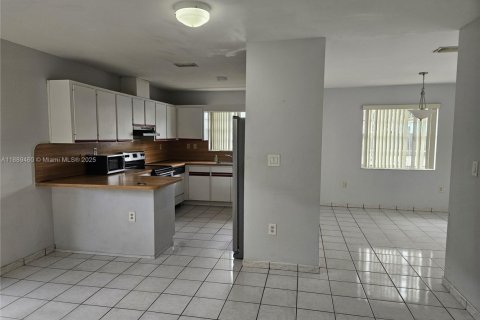 Villa ou maison à louer à Miami, Floride: 3 chambres, 131.55 m2 № 1941422 - photo 2