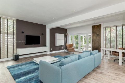 Casa en alquiler en Miami Beach, Florida, 4 dormitorios, 323.02 m2 № 1975484 - foto 12