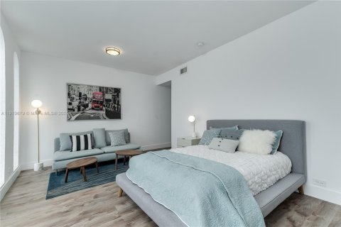 Casa en alquiler en Miami Beach, Florida, 4 dormitorios, 323.02 m2 № 1975484 - foto 21