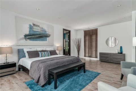 Casa en alquiler en Miami Beach, Florida, 4 dormitorios, 323.02 m2 № 1975484 - foto 16