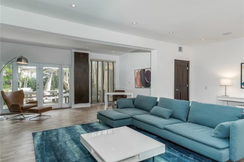 Casa en alquiler en Miami Beach, Florida, 4 dormitorios, 323.02 m2 № 1975484 - foto 11