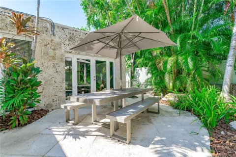 Casa en alquiler en Miami Beach, Florida, 4 dormitorios, 323.02 m2 № 1975484 - foto 6
