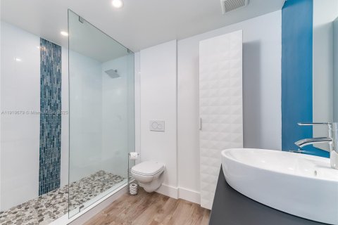 Casa en alquiler en Miami Beach, Florida, 4 dormitorios, 323.02 m2 № 1975484 - foto 22
