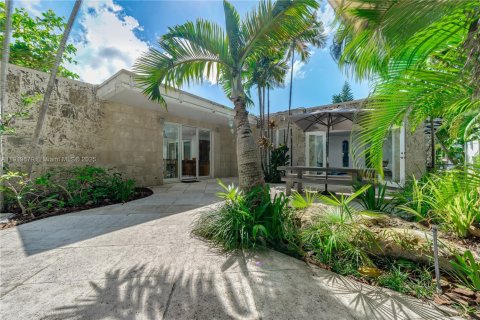 Casa en alquiler en Miami Beach, Florida, 4 dormitorios, 323.02 m2 № 1975484 - foto 7
