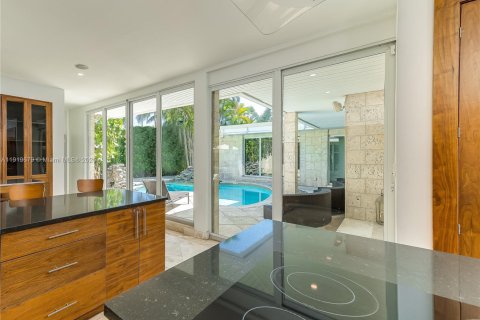 Casa en alquiler en Miami Beach, Florida, 4 dormitorios, 323.02 m2 № 1975484 - foto 8